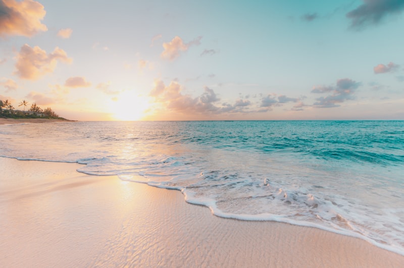 Calm ocean waves